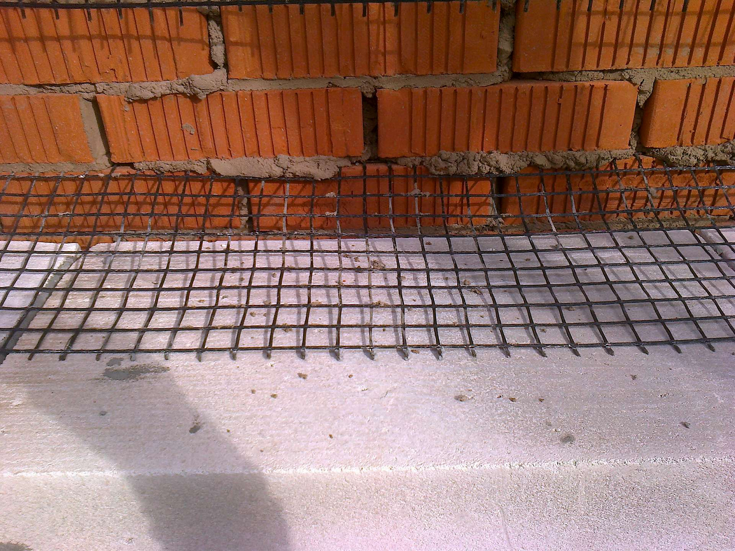 Базальтовая сетка МИАГРИД для армирования кладки из полнотелого кирпича